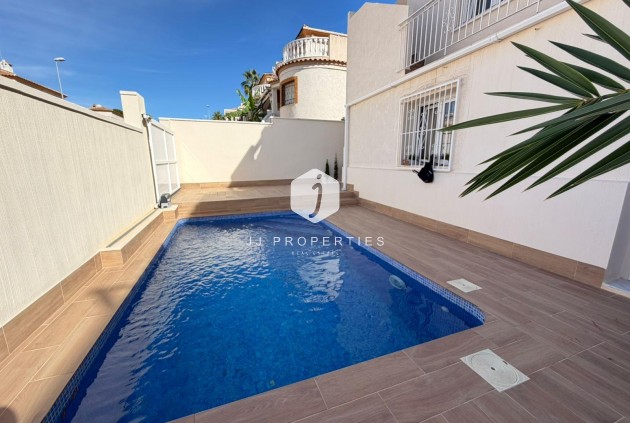 Resale - Chalet -
Torrevieja - Cabo cervera