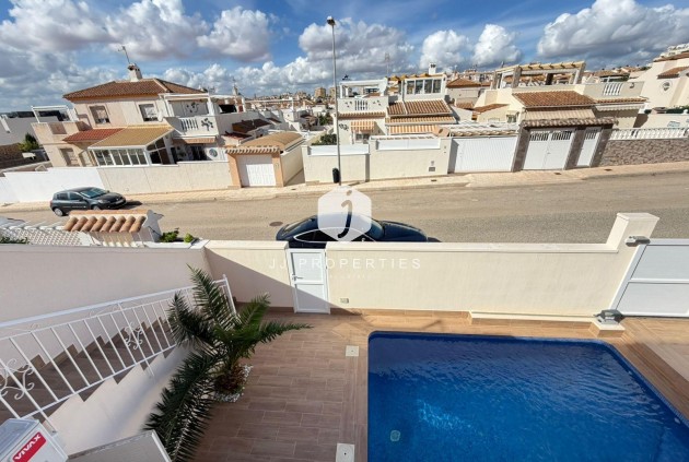 Resale - Chalet -
Torrevieja - Cabo cervera