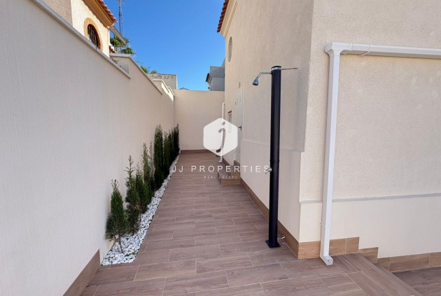 Resale - Chalet -
Torrevieja - Cabo cervera