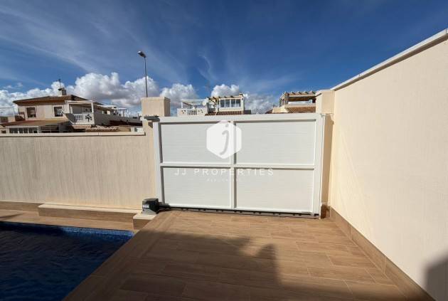 Resale - Chalet -
Torrevieja - Cabo cervera