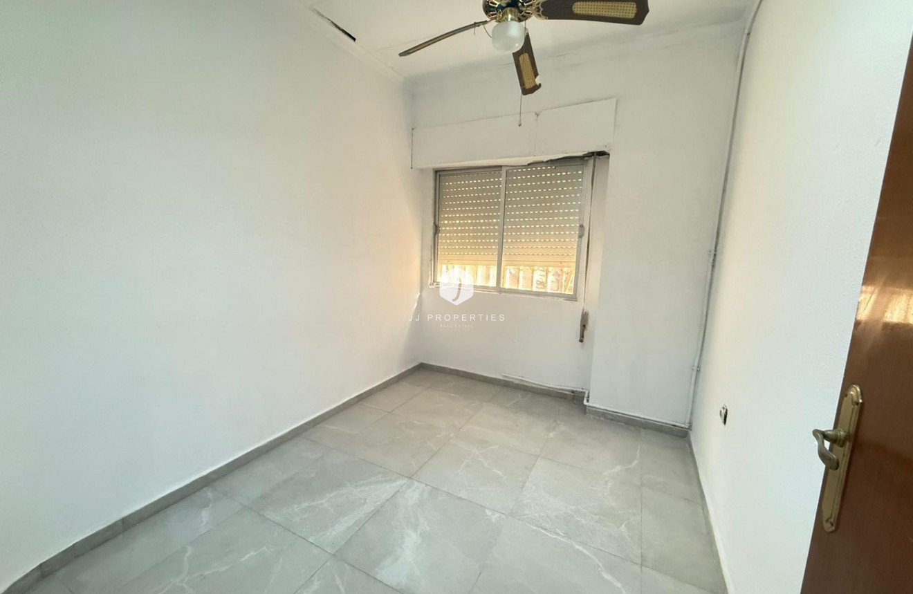 Resale - Apartment / flat -
Torrevieja - Playa de los Locos