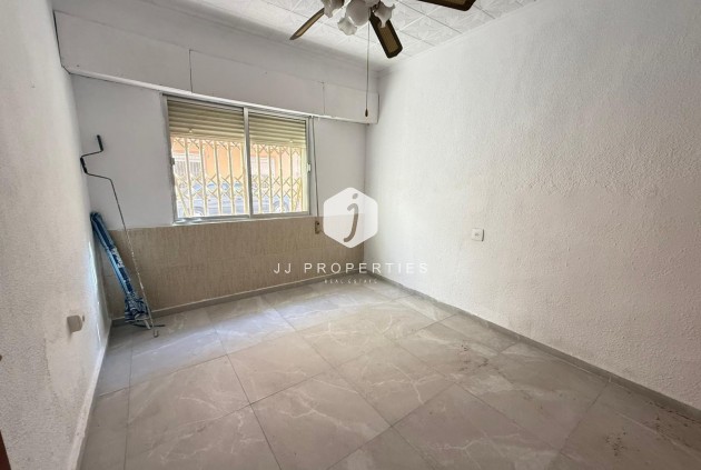 Resale - Apartment / flat -
Torrevieja - Playa de los Locos