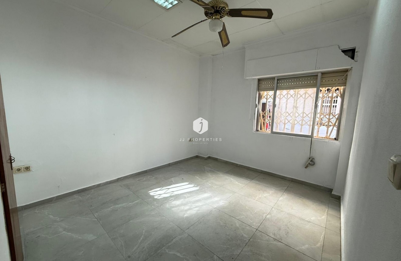 Resale - Apartment / flat -
Torrevieja - Playa de los Locos