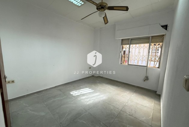 Resale - Apartment / flat -
Torrevieja - Playa de los Locos