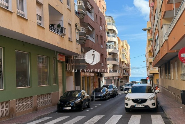 Resale - Apartment / flat -
Torrevieja - Playa de los Locos