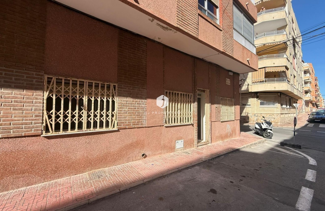 Resale - Apartment / flat -
Torrevieja - Playa de los Locos