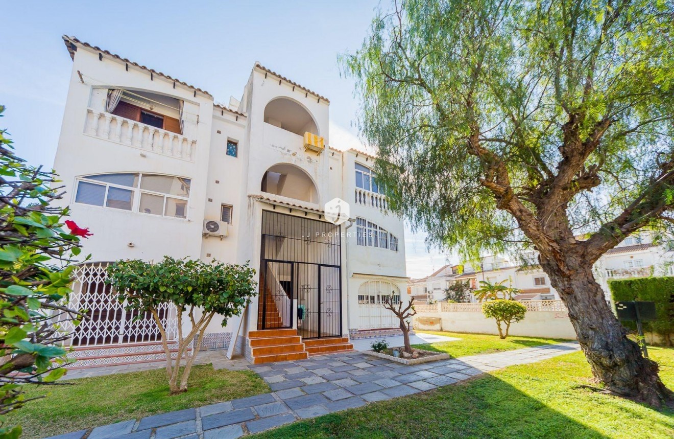 Resale - Apartment / flat -
Torrevieja - Calas blanca