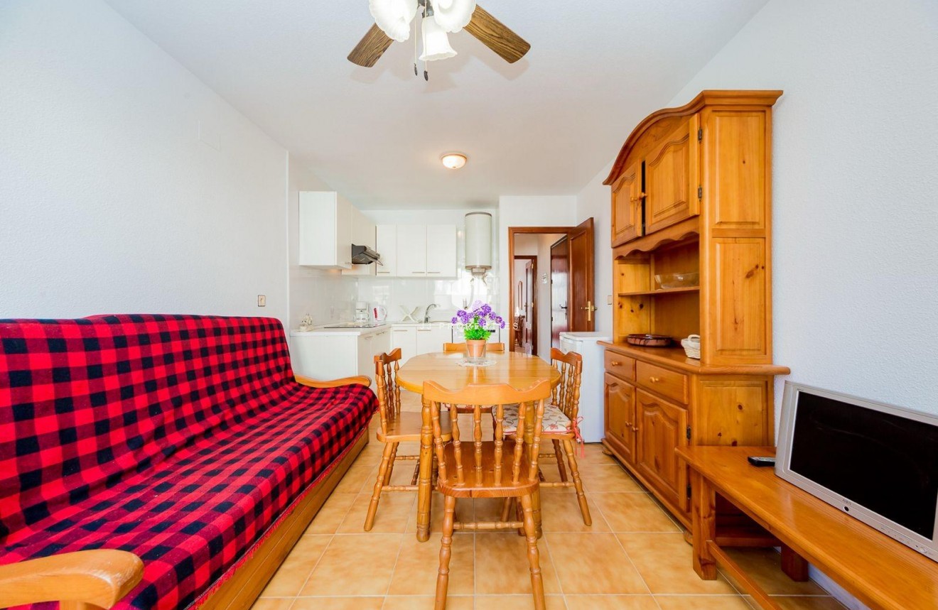 Resale - Apartment / flat -
Torrevieja - Calas blanca