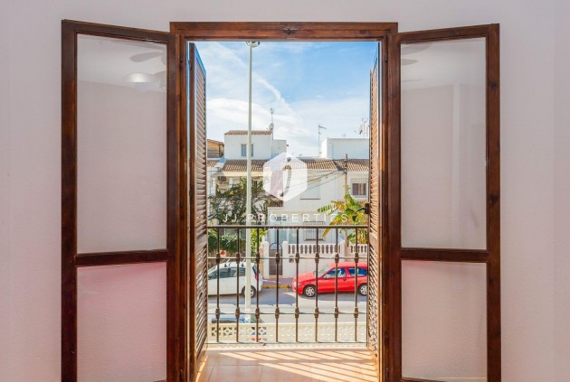 Resale - Apartment / flat -
Torrevieja - Calas blanca