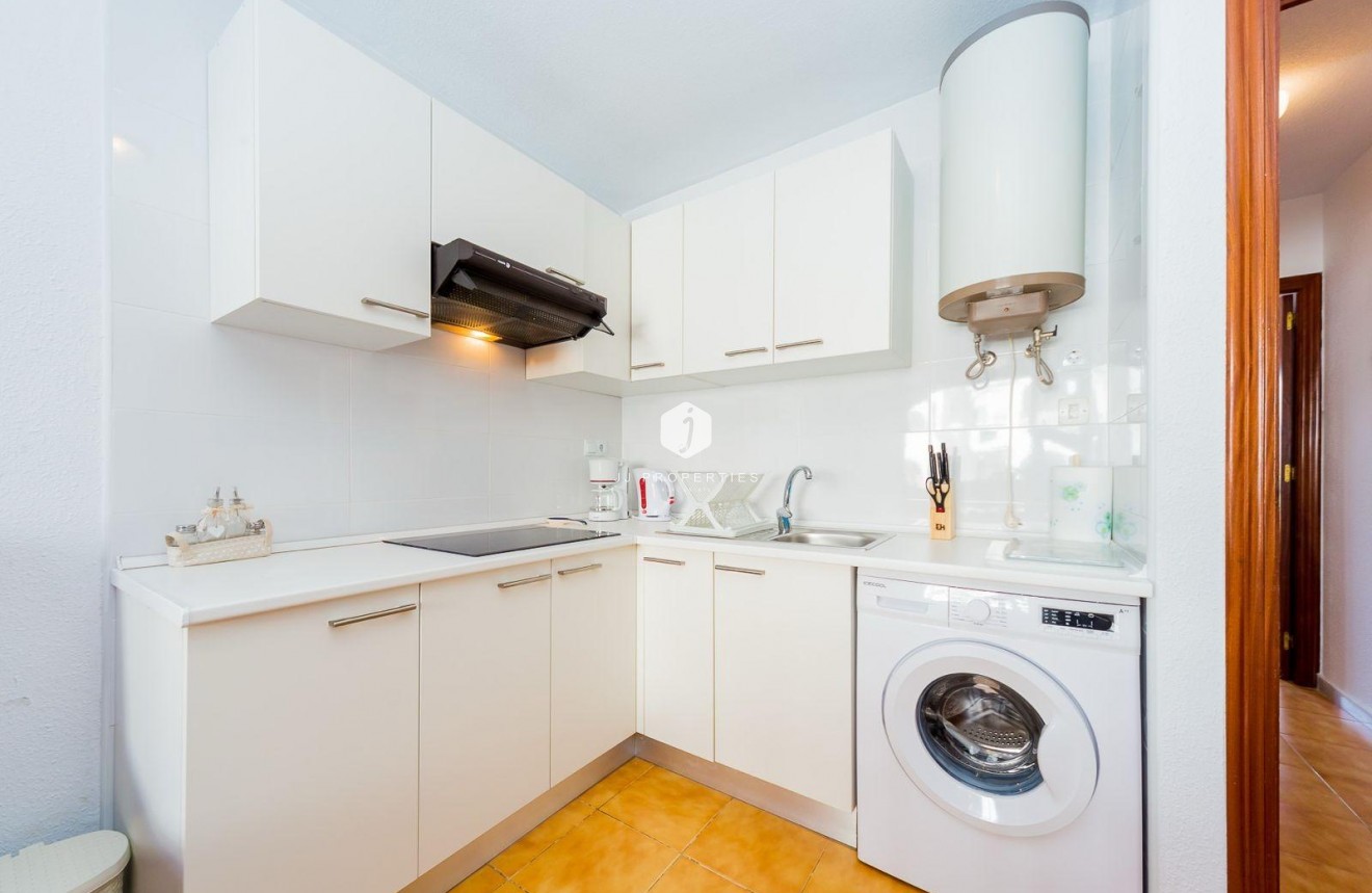 Resale - Apartment / flat -
Torrevieja - Calas blanca