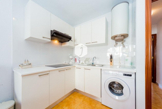 Resale - Apartment / flat -
Torrevieja - Calas blanca