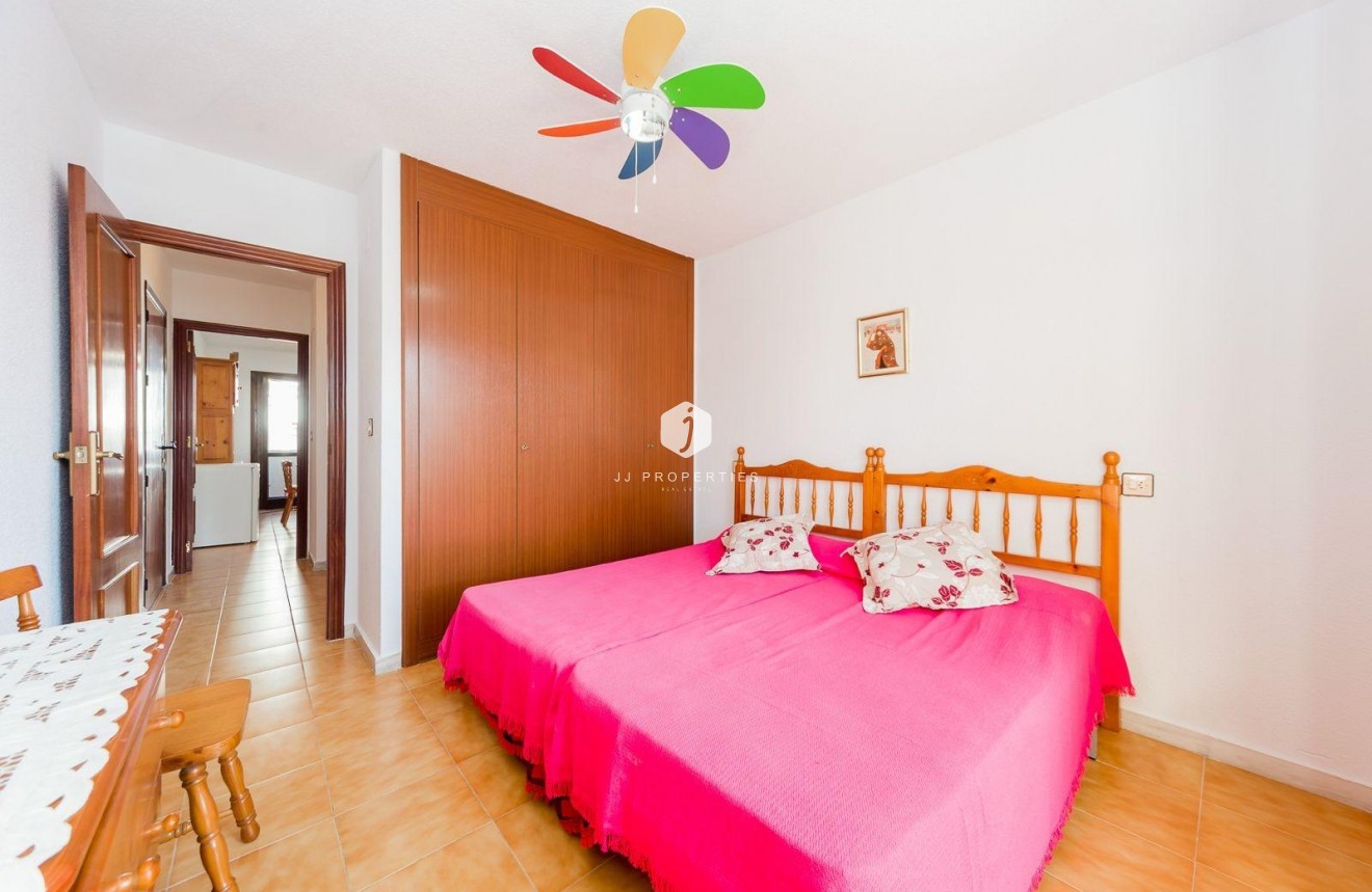 Resale - Apartment / flat -
Torrevieja - Calas blanca