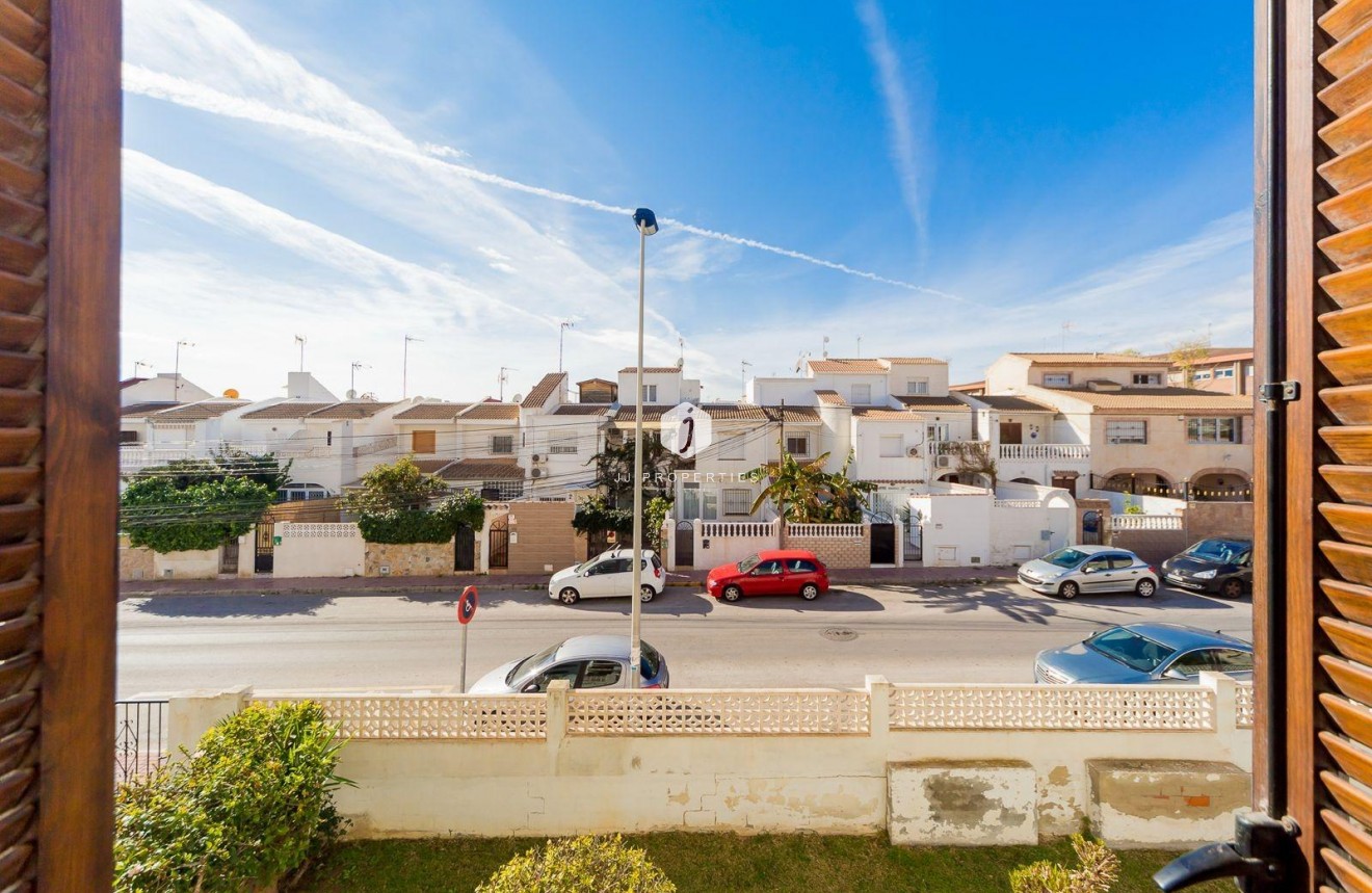 Resale - Apartment / flat -
Torrevieja - Calas blanca