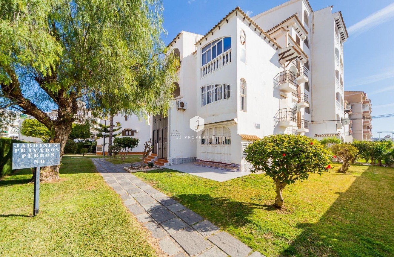 Resale - Apartment / flat -
Torrevieja - Calas blanca
