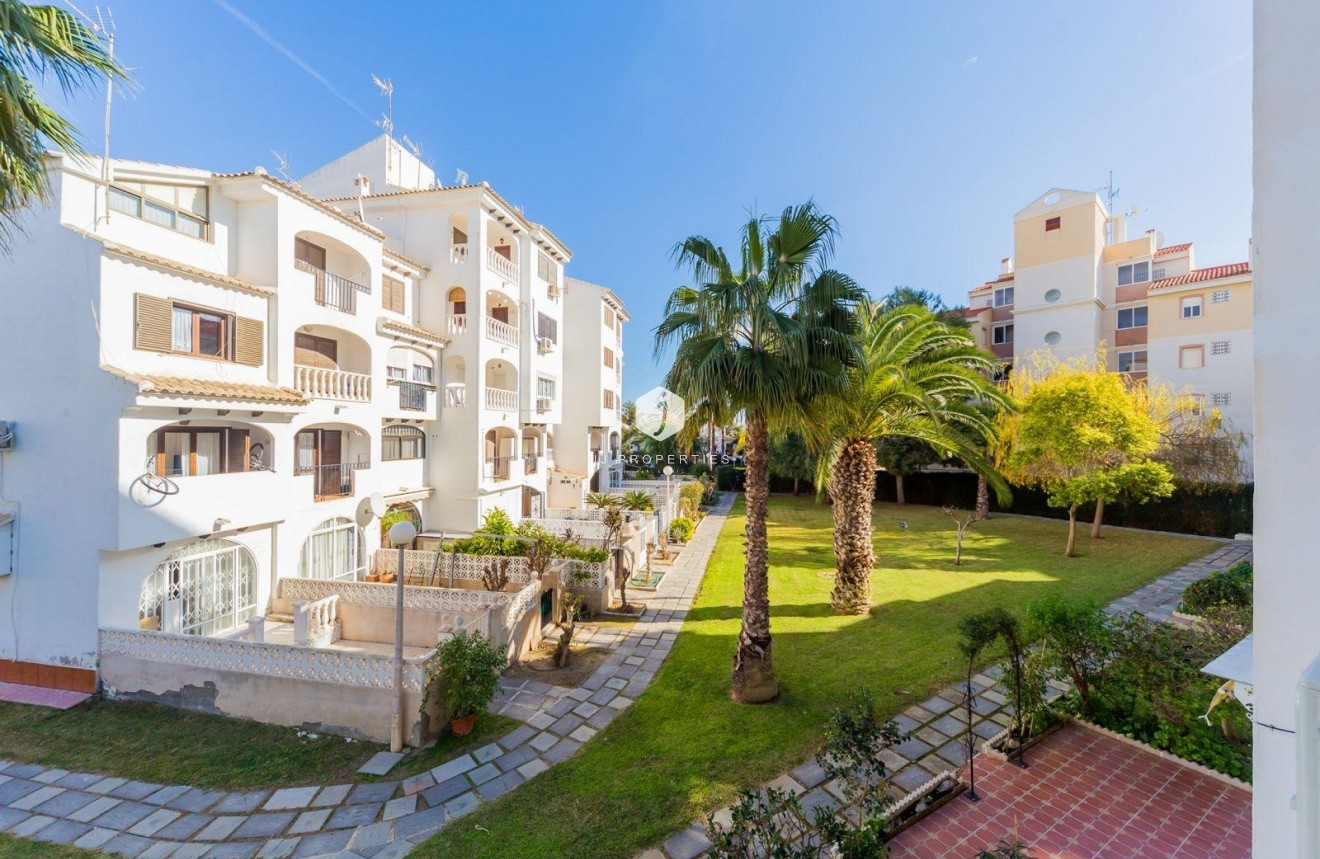 Resale - Apartment / flat -
Torrevieja - Calas blanca