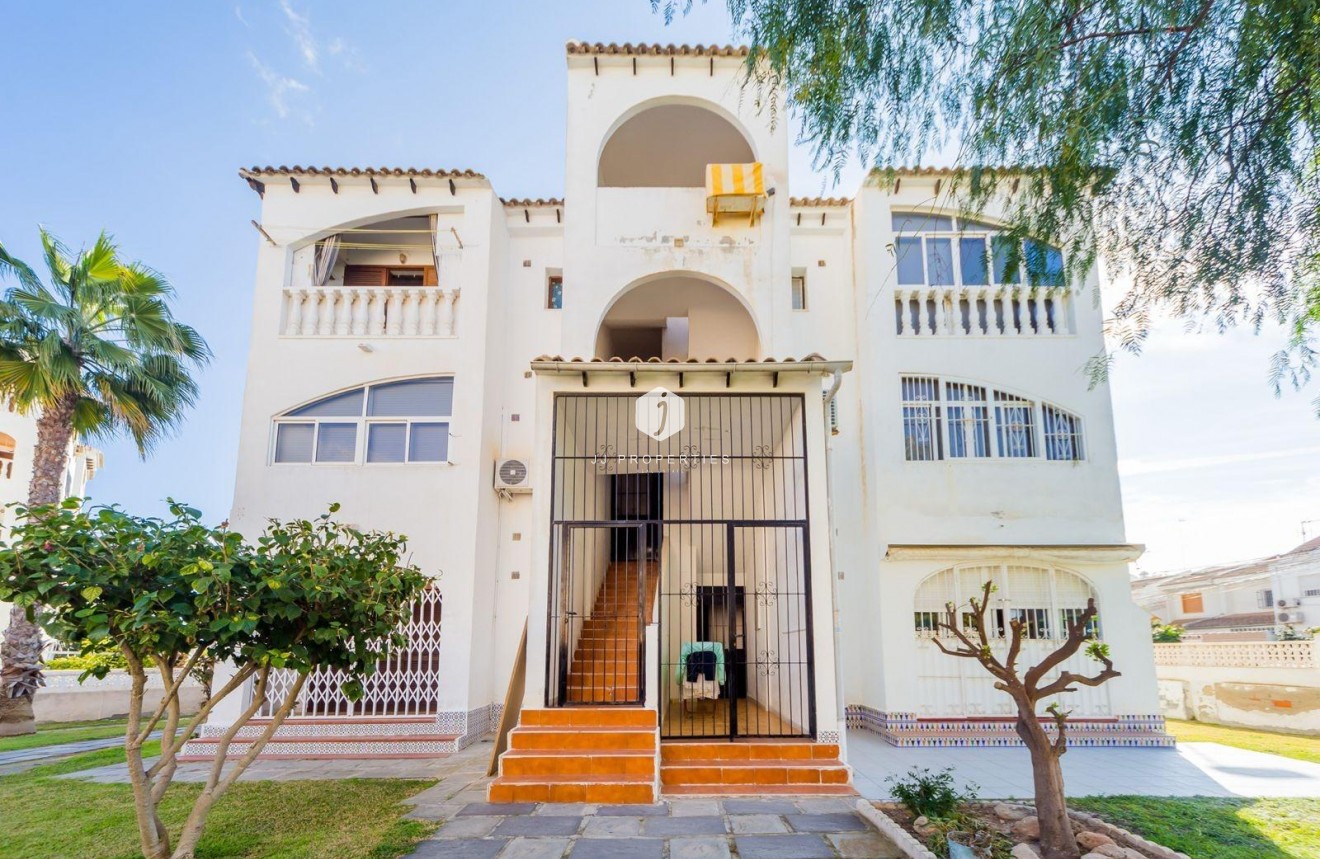 Resale - Apartment / flat -
Torrevieja - Calas blanca