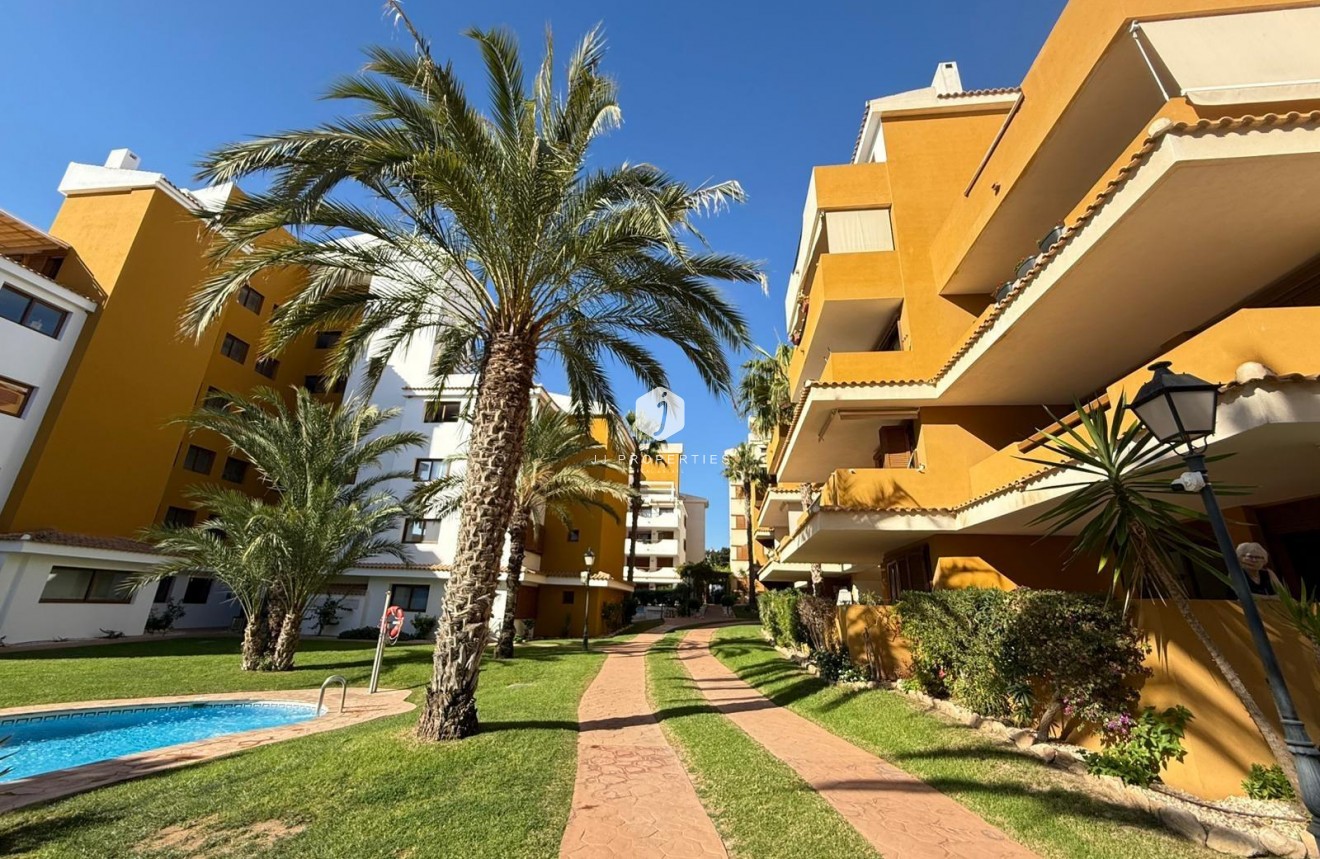Resale - Apartment / flat -
Torrevieja - Punta prima