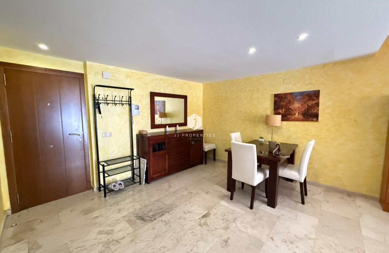 Resale - Apartment / flat -
Torrevieja - Punta prima