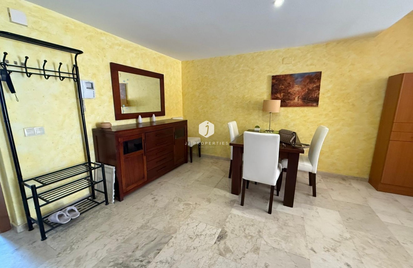 Resale - Apartment / flat -
Torrevieja - Punta prima
