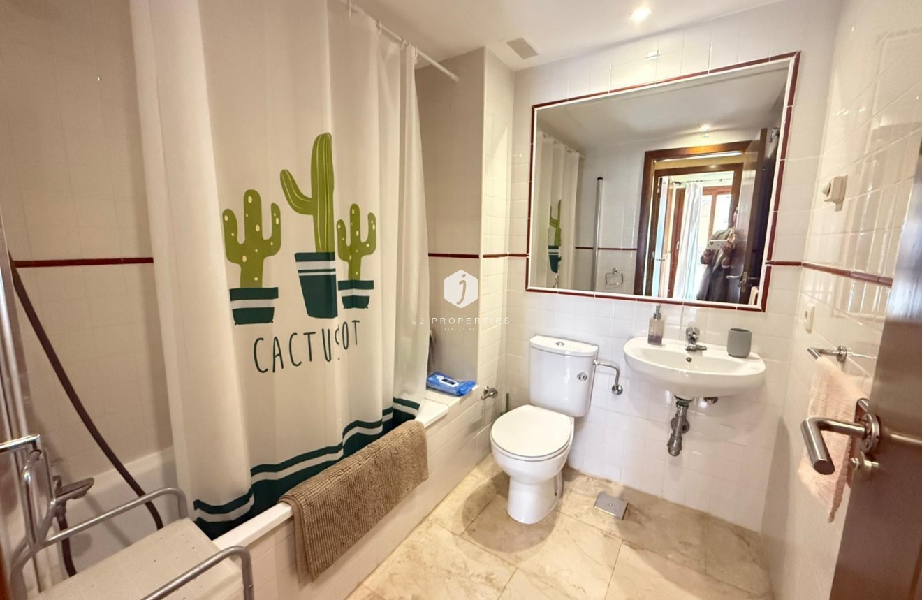 Resale - Apartment / flat -
Torrevieja - Punta prima