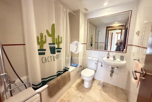 Resale - Apartment / flat -
Torrevieja - Punta prima