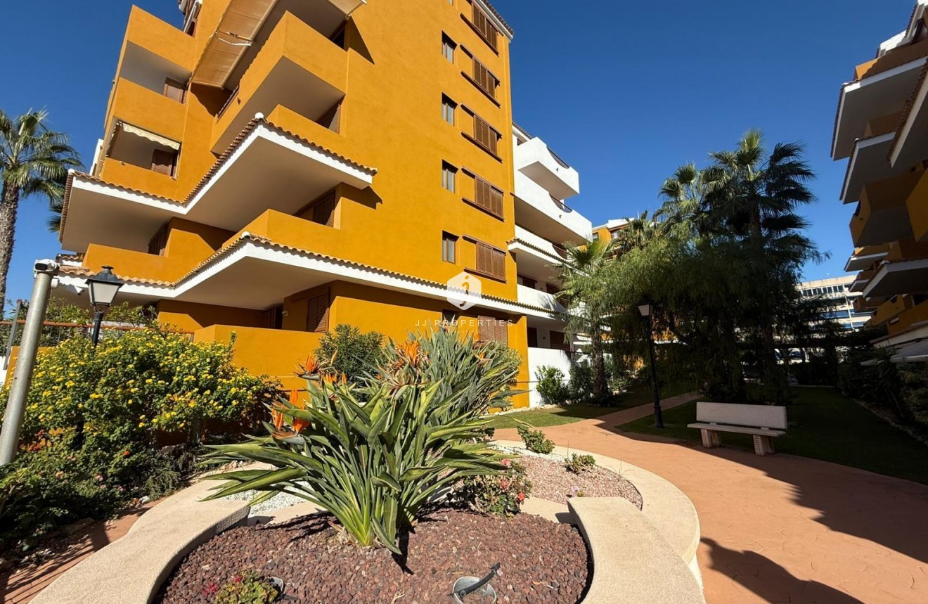 Resale - Apartment / flat -
Torrevieja - Punta prima