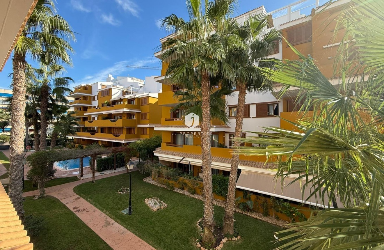 Resale - Apartment / flat -
Torrevieja - Punta prima