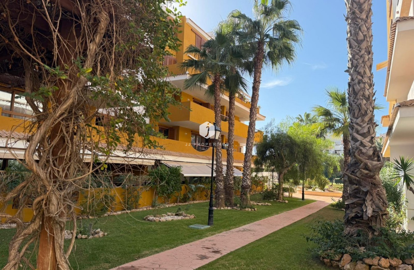 Resale - Apartment / flat -
Torrevieja - Punta prima