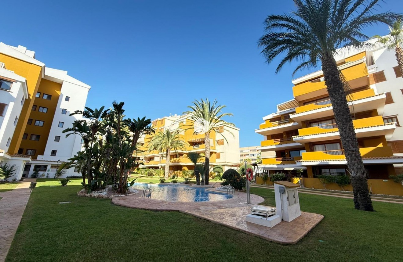 Resale - Apartment / flat -
Torrevieja - Punta prima