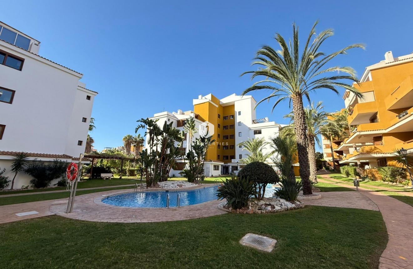 Resale - Apartment / flat -
Torrevieja - Punta prima