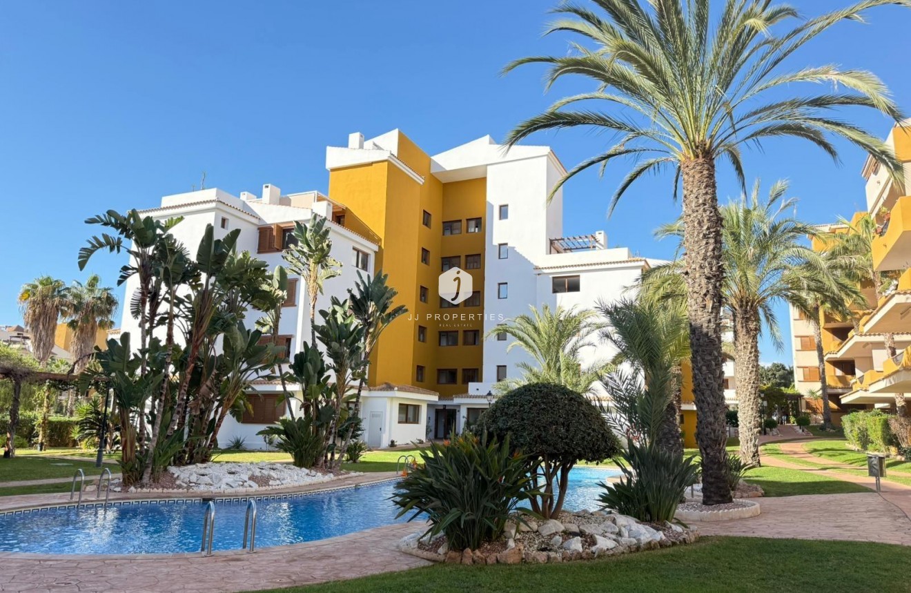Resale - Apartment / flat -
Torrevieja - Punta prima