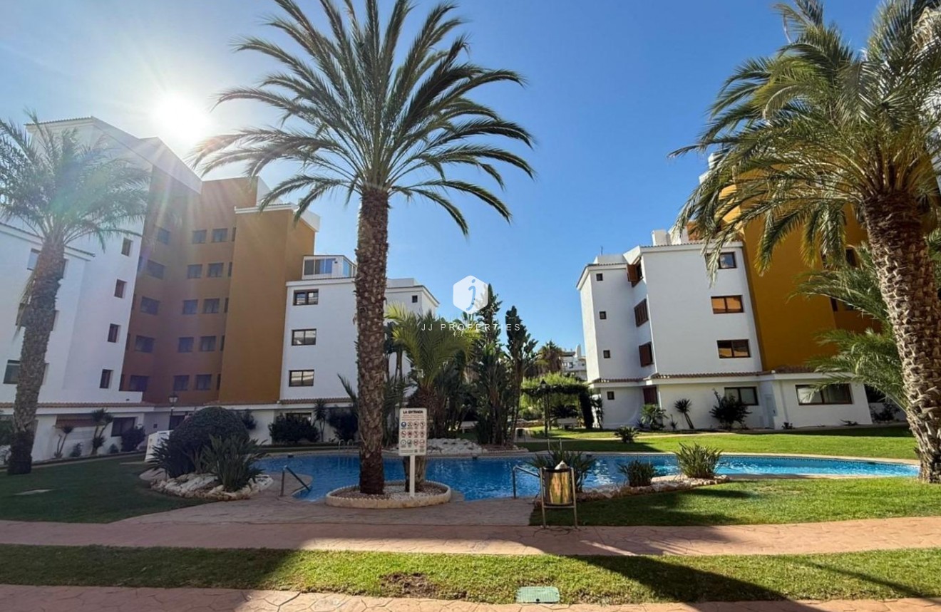 Resale - Apartment / flat -
Torrevieja - Punta prima
