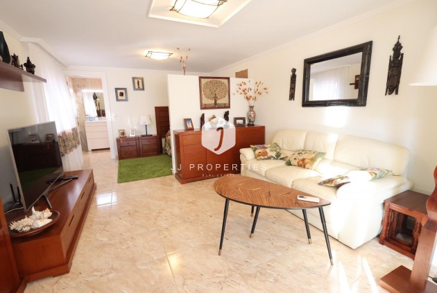 Resale - Villa -
Torrevieja - Costa Blanca
