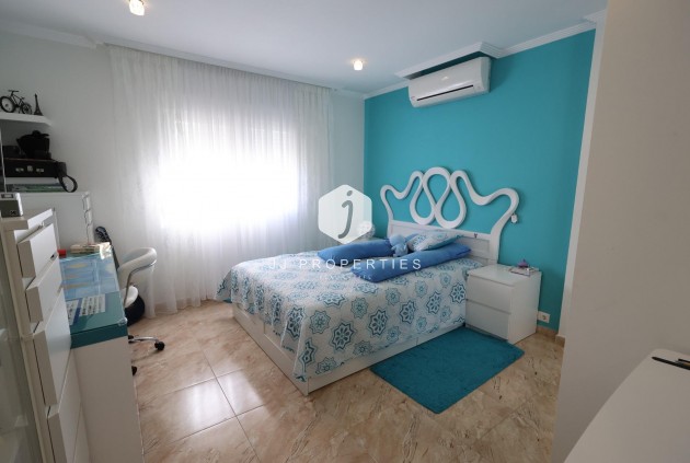 Resale - Villa -
Torrevieja - Costa Blanca