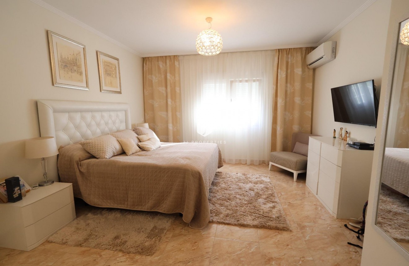 Resale - Villa -
Torrevieja - Costa Blanca