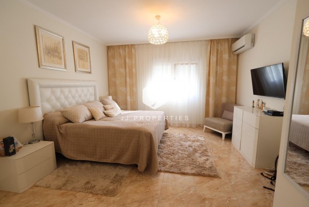 Resale - Villa -
Torrevieja - Costa Blanca