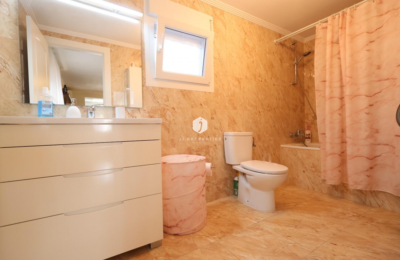 Resale - Villa -
Torrevieja - Costa Blanca