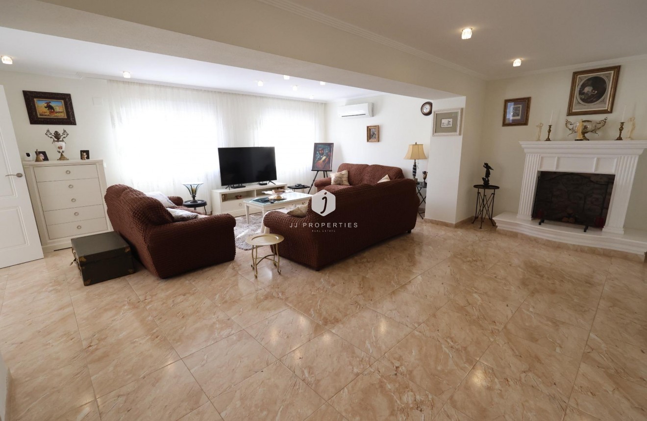Resale - Villa -
Torrevieja - Costa Blanca