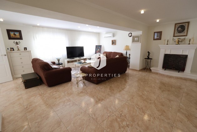Resale - Villa -
Torrevieja - Costa Blanca