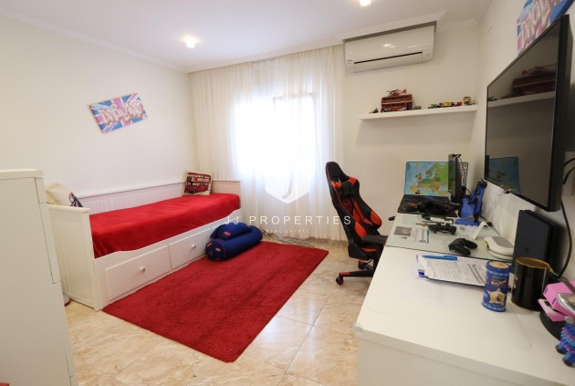 Resale - Villa -
Torrevieja - Costa Blanca