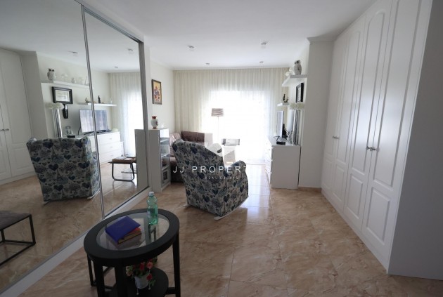 Resale - Villa -
Torrevieja - Costa Blanca