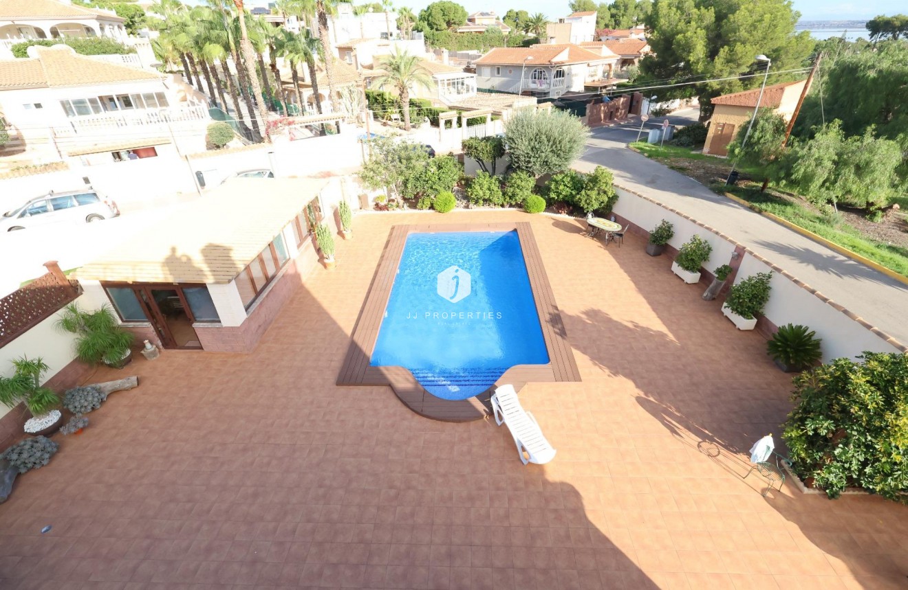 Resale - Villa -
Torrevieja - Costa Blanca