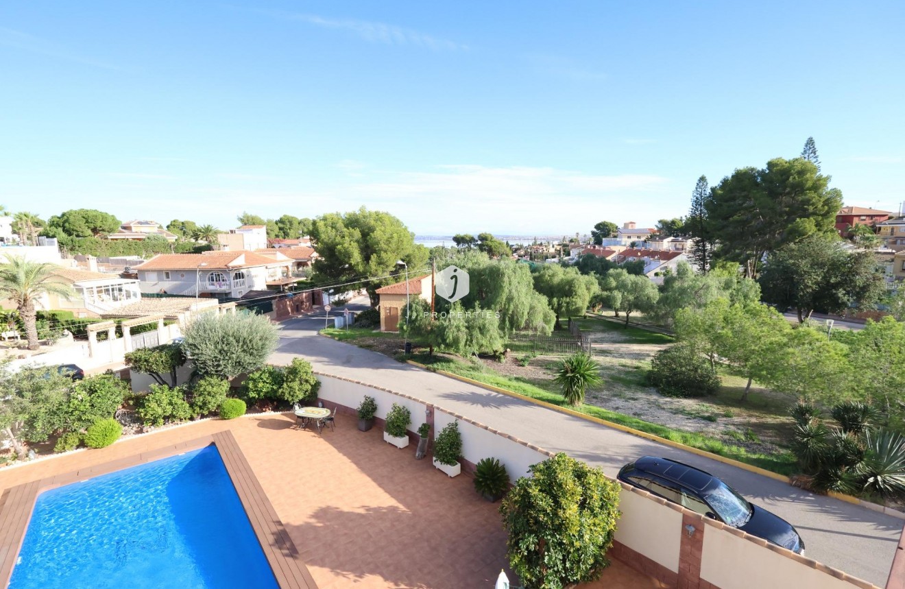 Resale - Villa -
Torrevieja - Costa Blanca