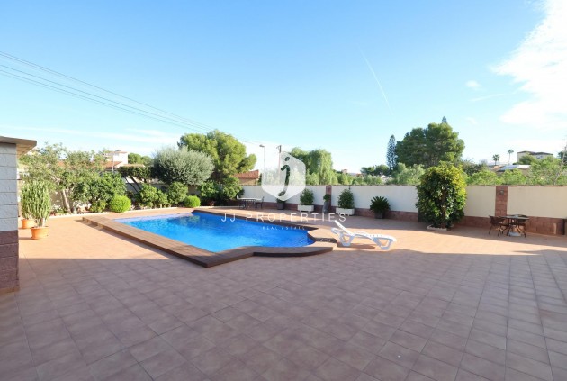 Resale - Villa -
Torrevieja - Costa Blanca