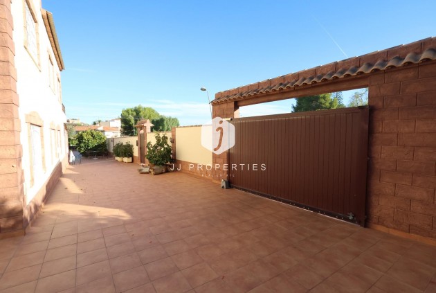 Resale - Villa -
Torrevieja - Costa Blanca