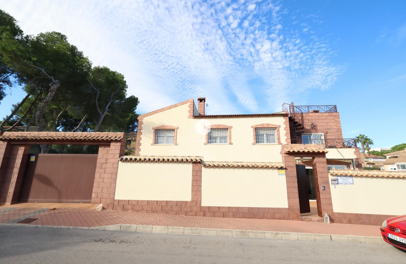 Resale - Villa -
Torrevieja - Costa Blanca