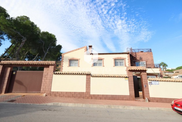 Resale - Villa -
Torrevieja - Costa Blanca
