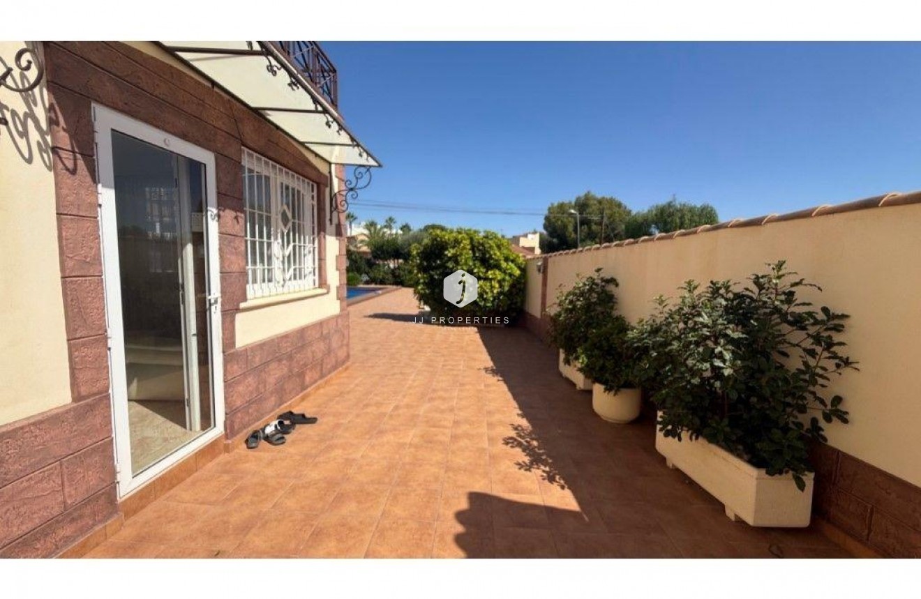 Resale - Villa -
Torrevieja - Los Balcones - Los Altos del Edén