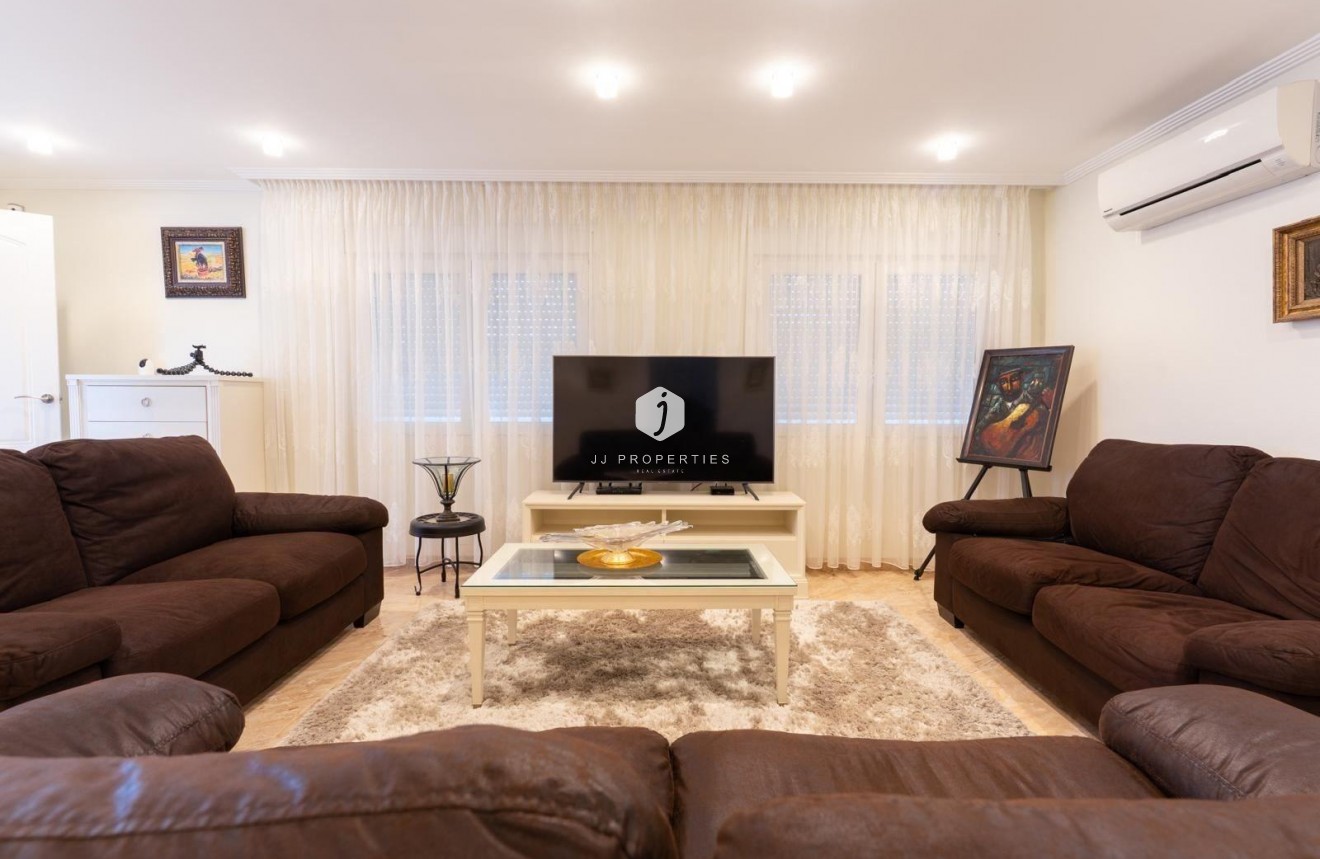 Resale - Villa -
Torrevieja - Los Balcones - Los Altos del Edén