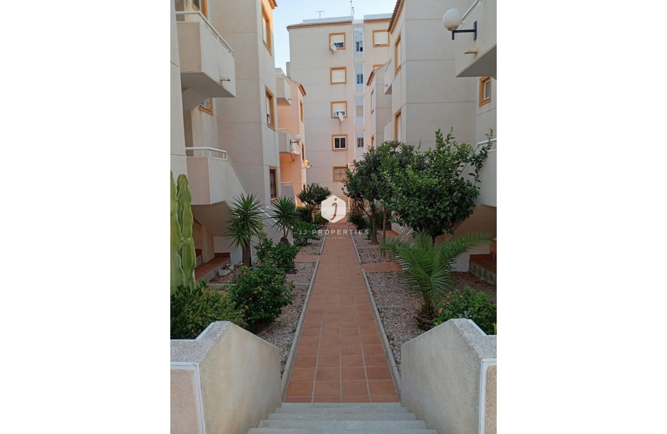 Resale - Apartment / flat -
Torrevieja - Torreblanca